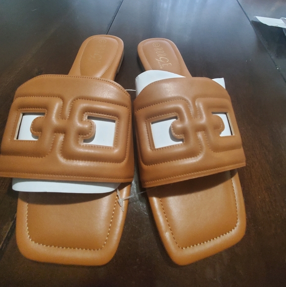 BRAND NEW elegant cognac tan slides, size 9 - Picture 2 of 2